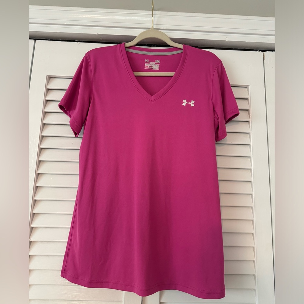 Under Armour - short sleeve - athletic tee - v-neck - Large